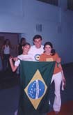 Капоэйристы и бразильский флаг